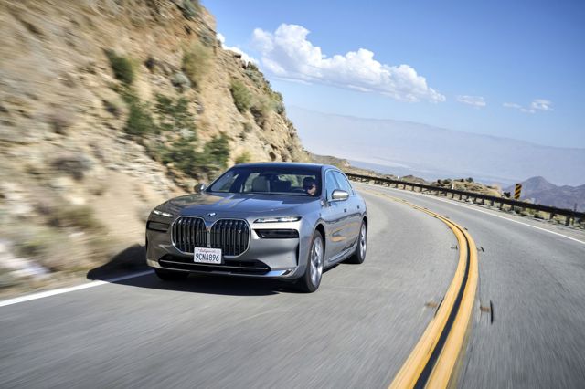 Bmw I7 photo 7
