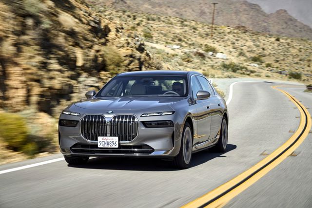 Bmw I7 photo 8