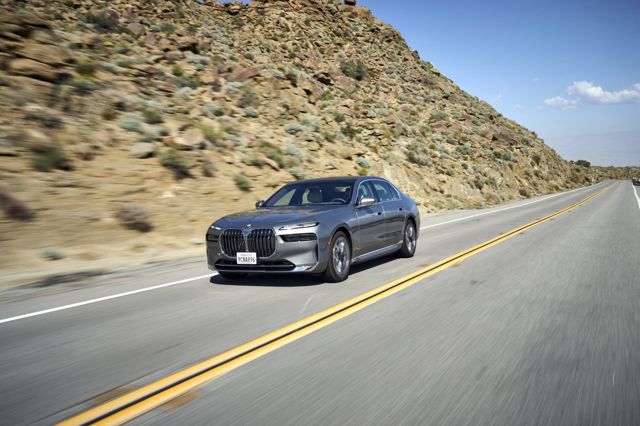 Bmw I7 photo 9