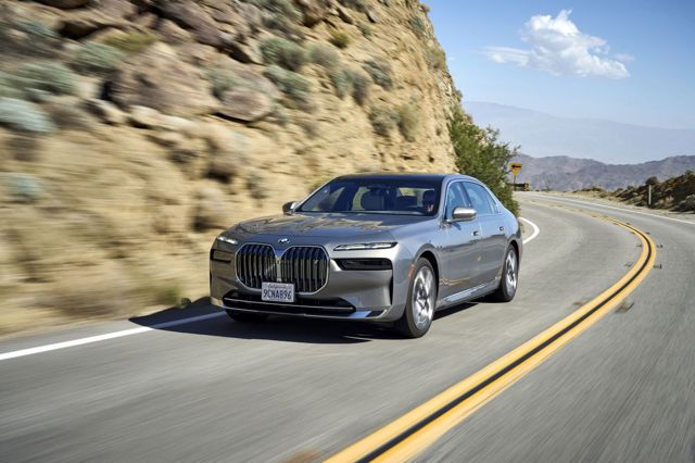 Bmw I7 photo 10