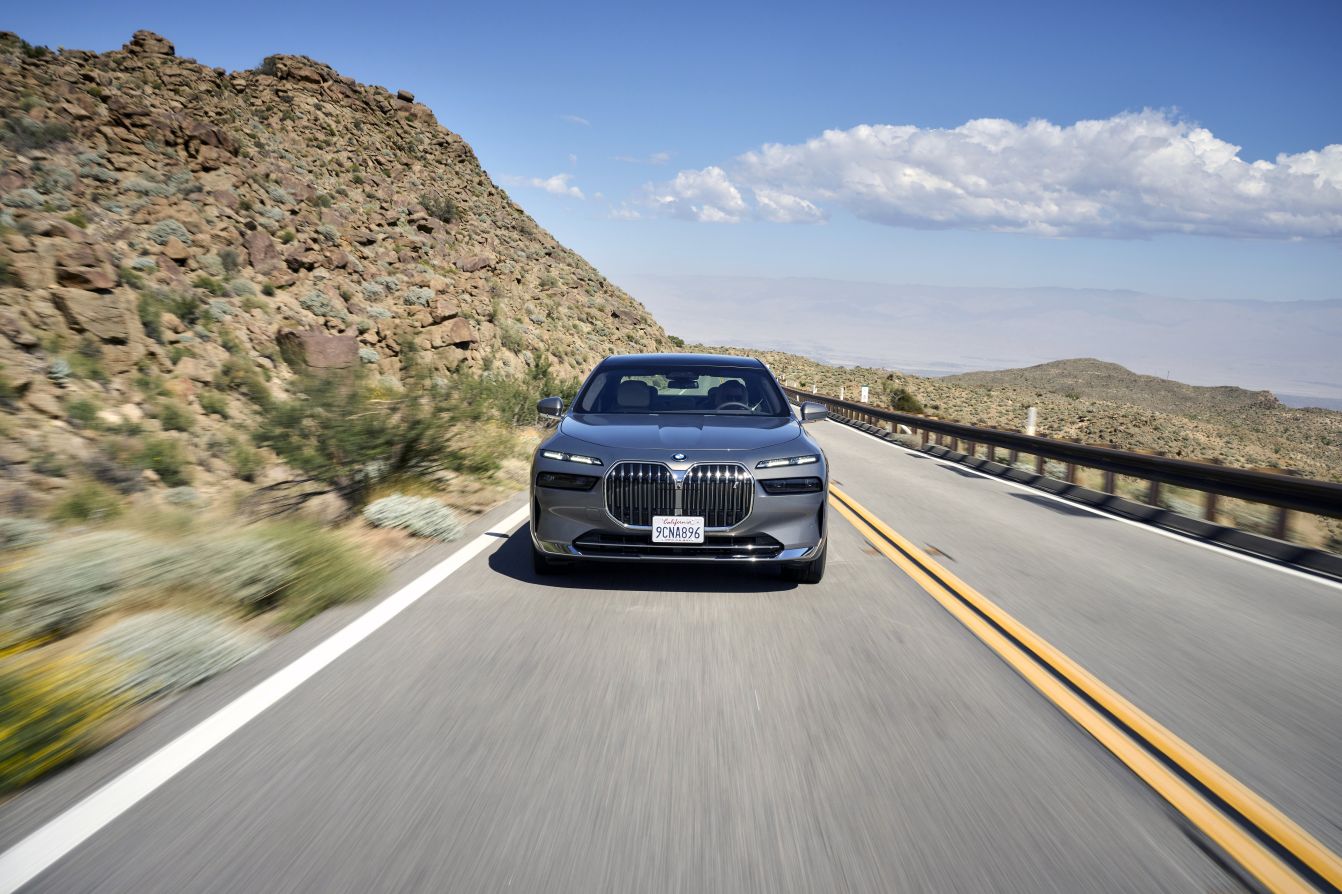 Bmw I7 photo 12