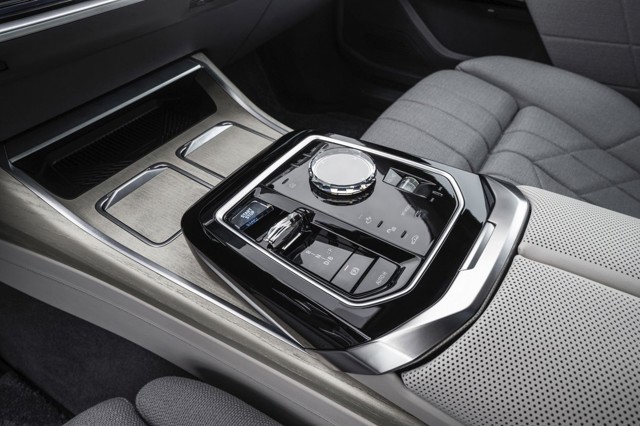 Bmw I7 photo 122