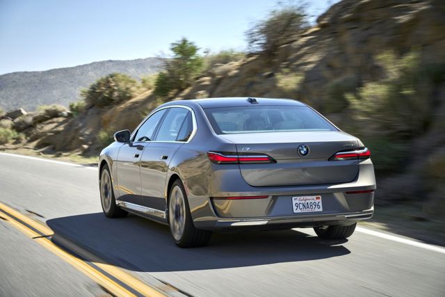 Bmw I7 photo 14