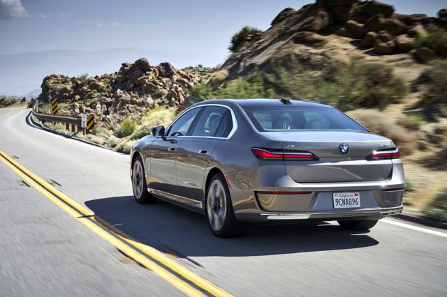 Bmw I7 photo 16