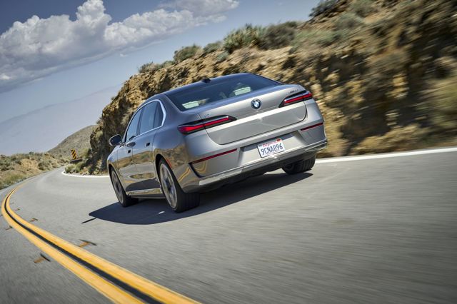 Bmw I7 photo 18