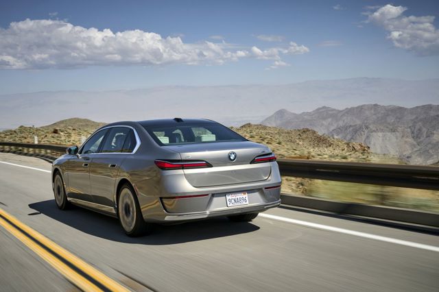 Bmw I7 photo 20