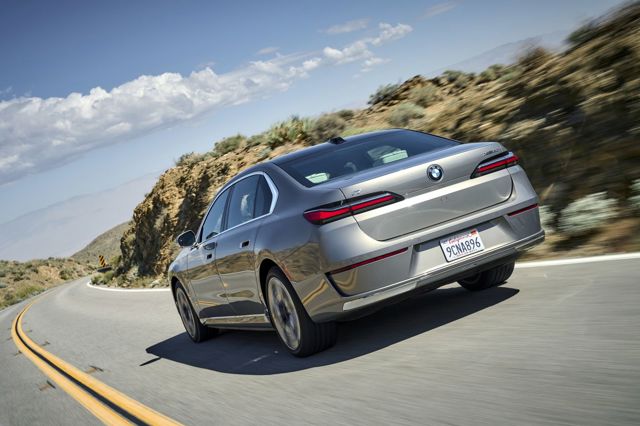 Bmw I7 photo 21