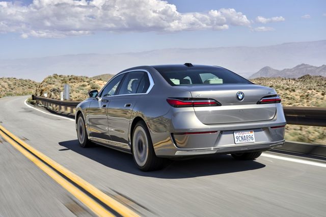 Bmw I7 photo 22