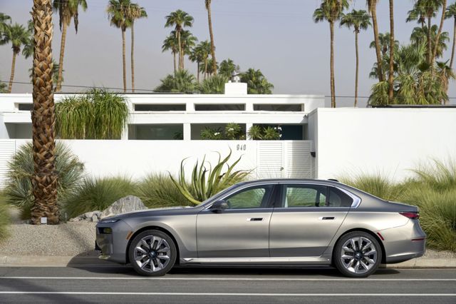 Bmw I7 photo 23