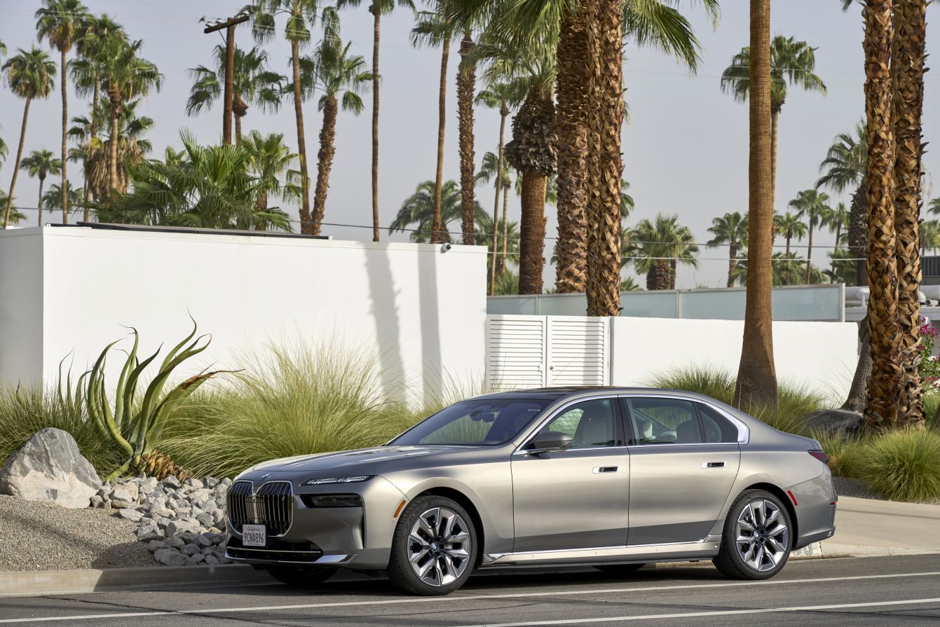 Bmw I7 photo 24