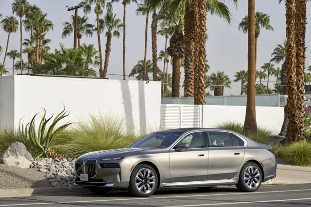 Bmw I7 photo 24