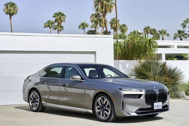Bmw I7 photo 30