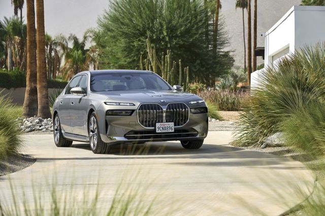 Bmw I7 photo 34