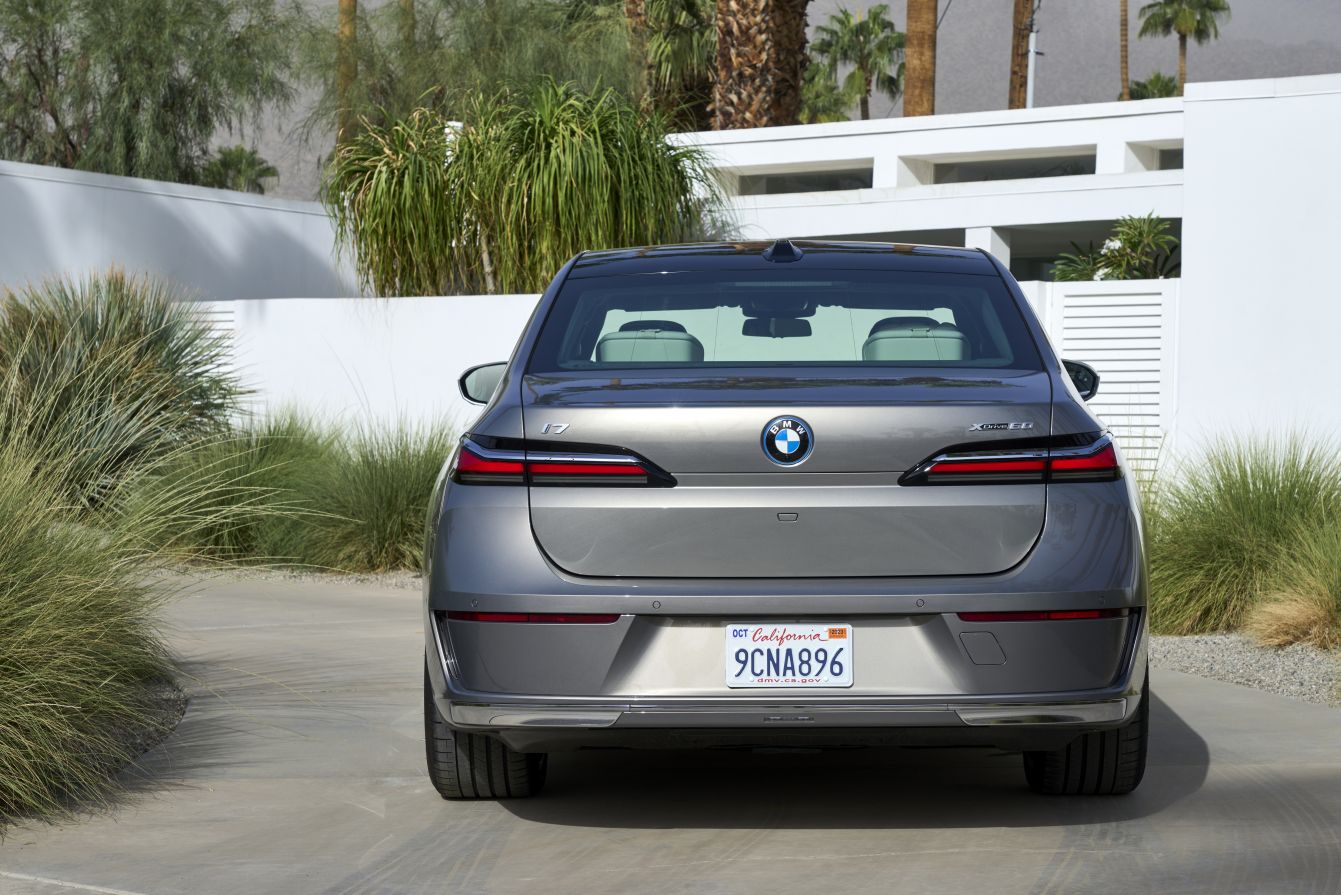 Bmw I7 photo 36