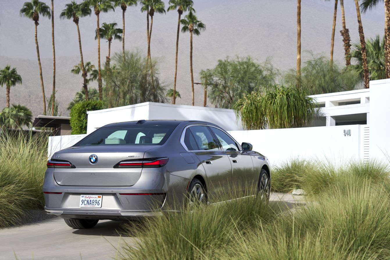 Bmw I7 photo 37