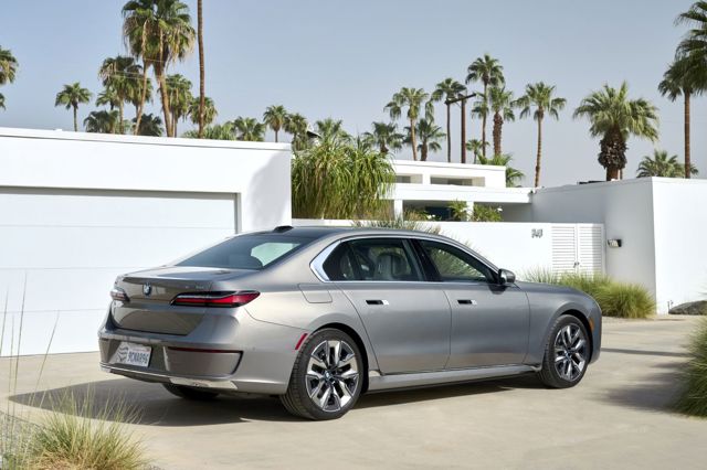 Bmw I7 photo 38