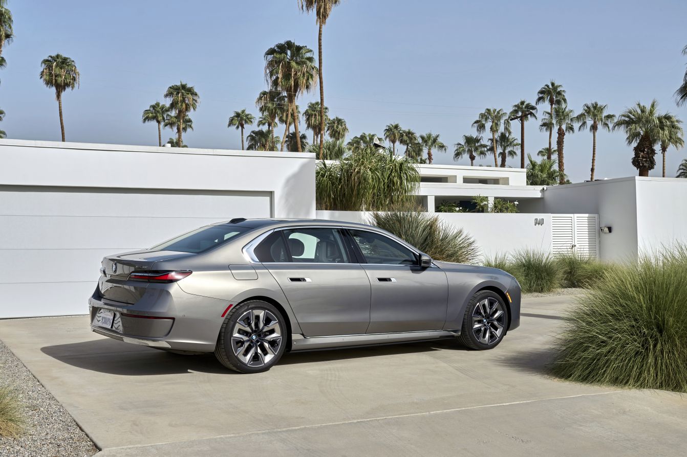 Bmw I7 photo 39