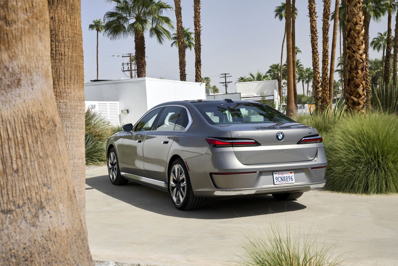 Bmw I7 photo 40