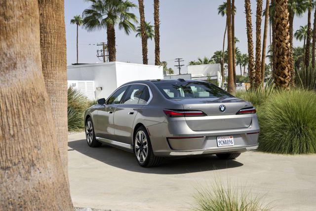 Bmw I7 photo 40