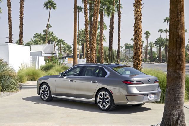 Bmw I7 photo 41