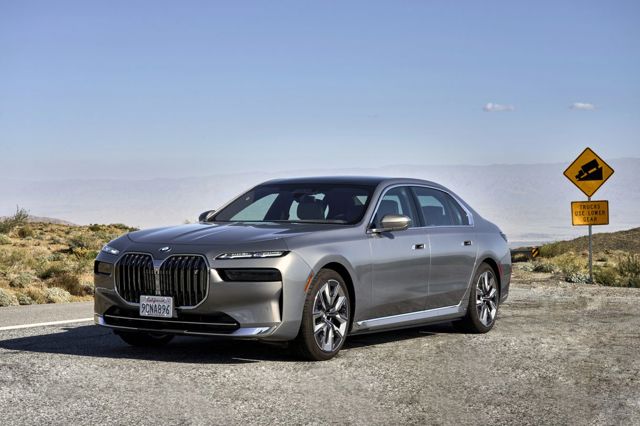 Bmw I7 photo 49