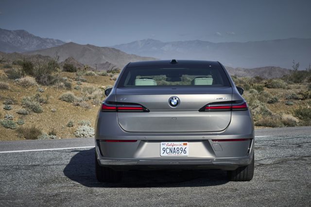 Bmw I7 photo 50