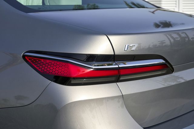 Bmw I7 photo 56