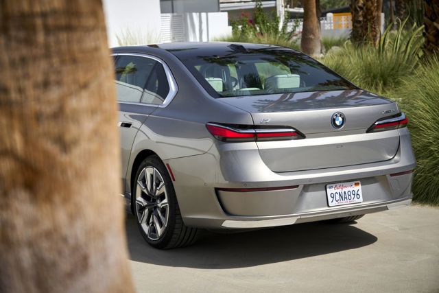 Bmw I7 photo 59