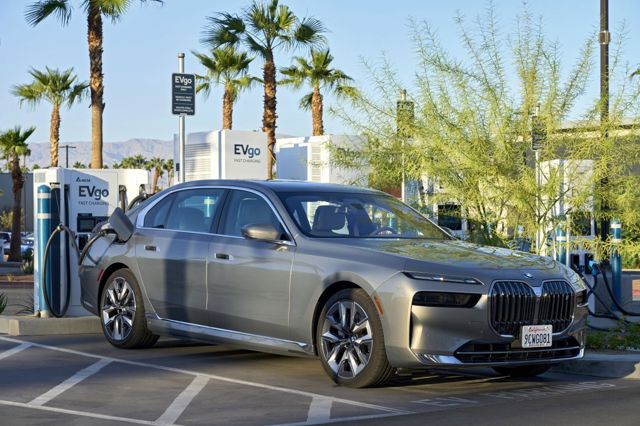 Bmw I7 photo 60