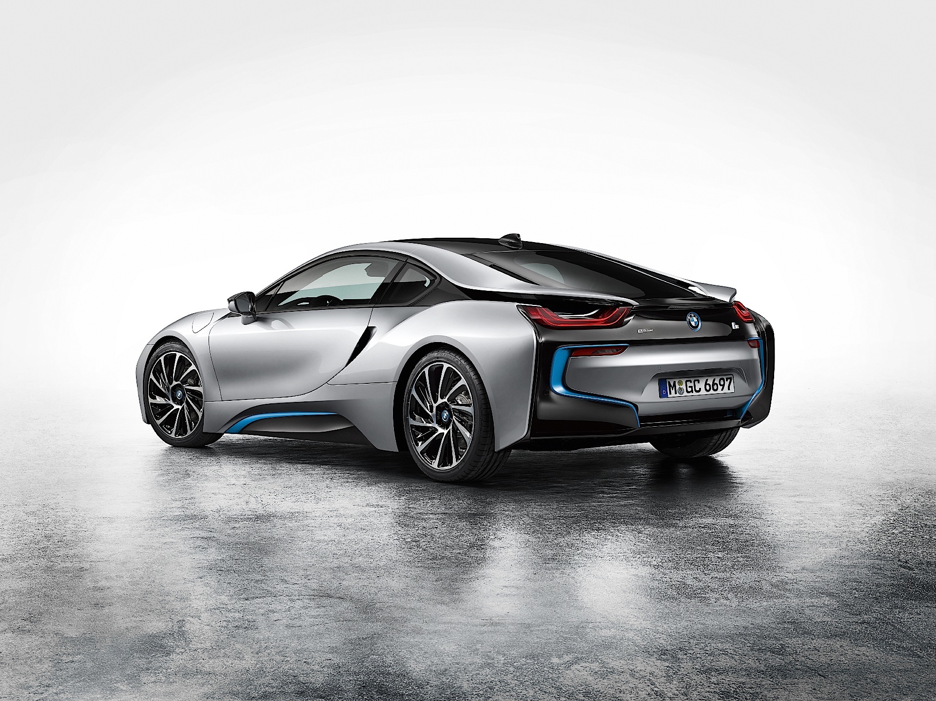 Bmw I8 photo 2