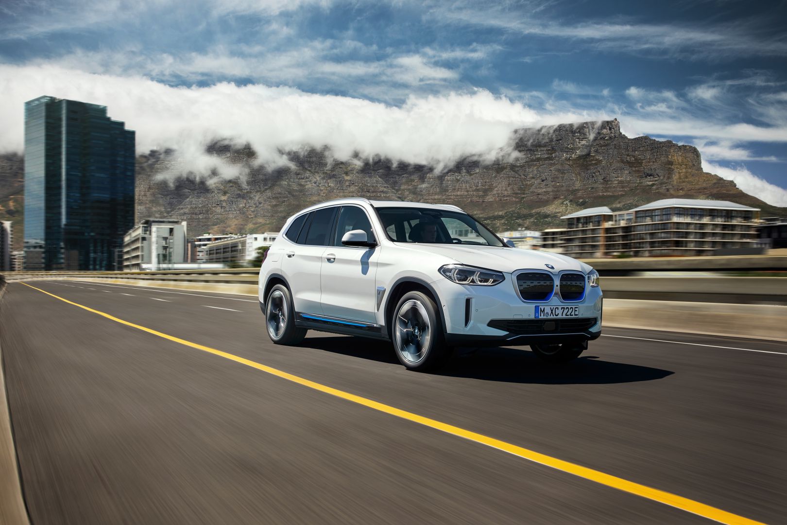 Bmw Ix3 photo 8