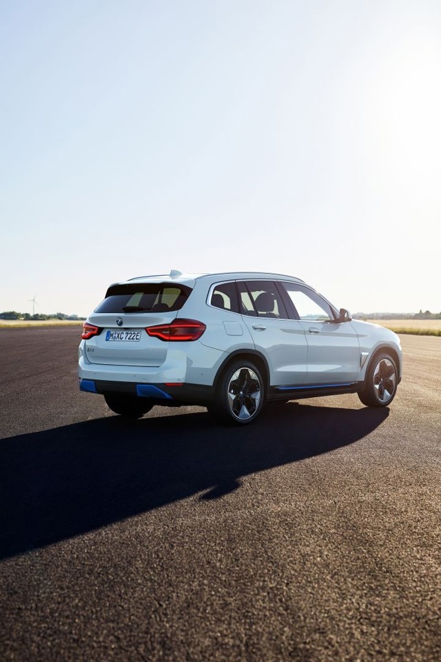 Bmw Ix3 Foto 11