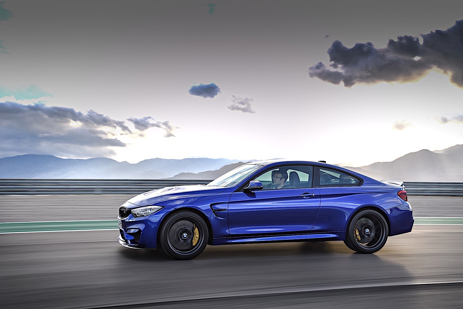 Bmw M4 Cs photo 2