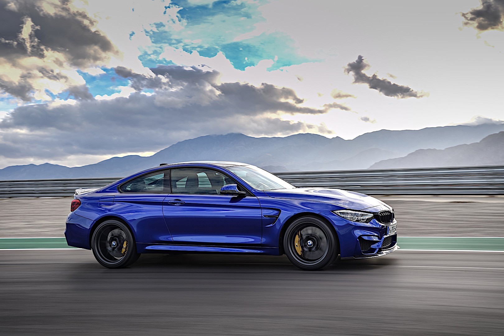 Bmw M4 Cs photo 4