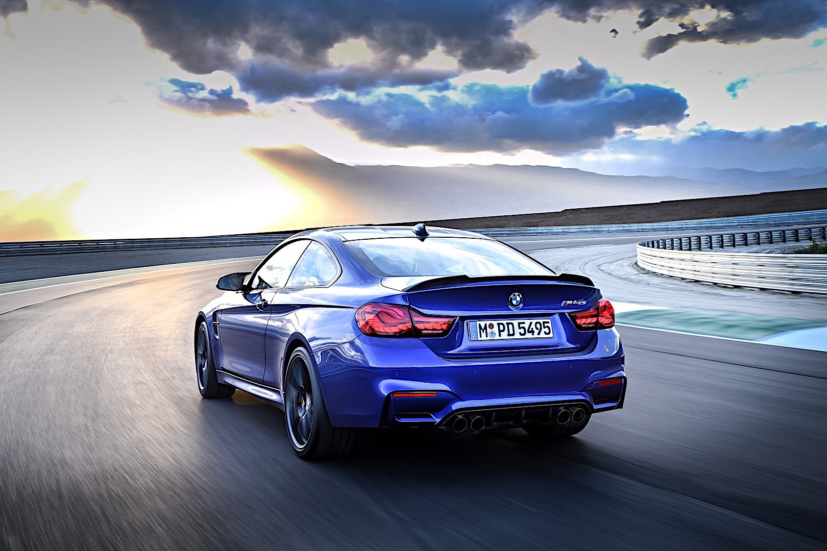 Bmw M4 Cs photo 5