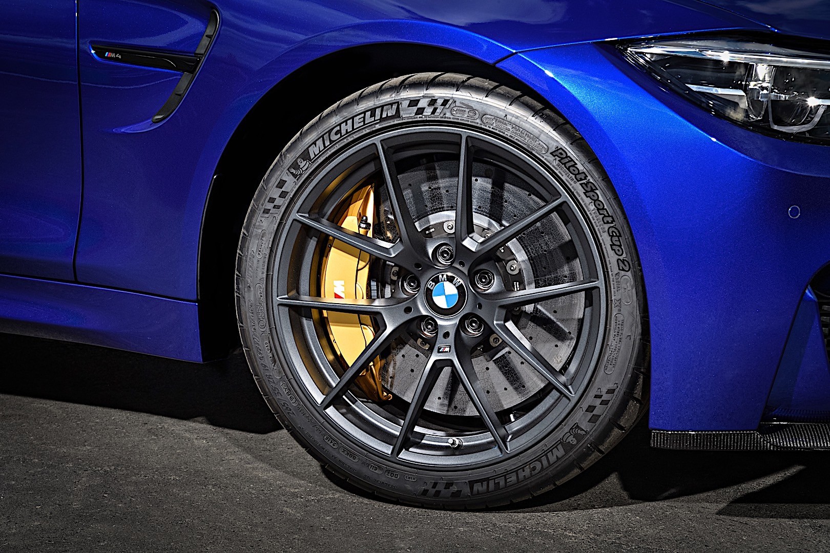 Bmw M4 Cs photo 7