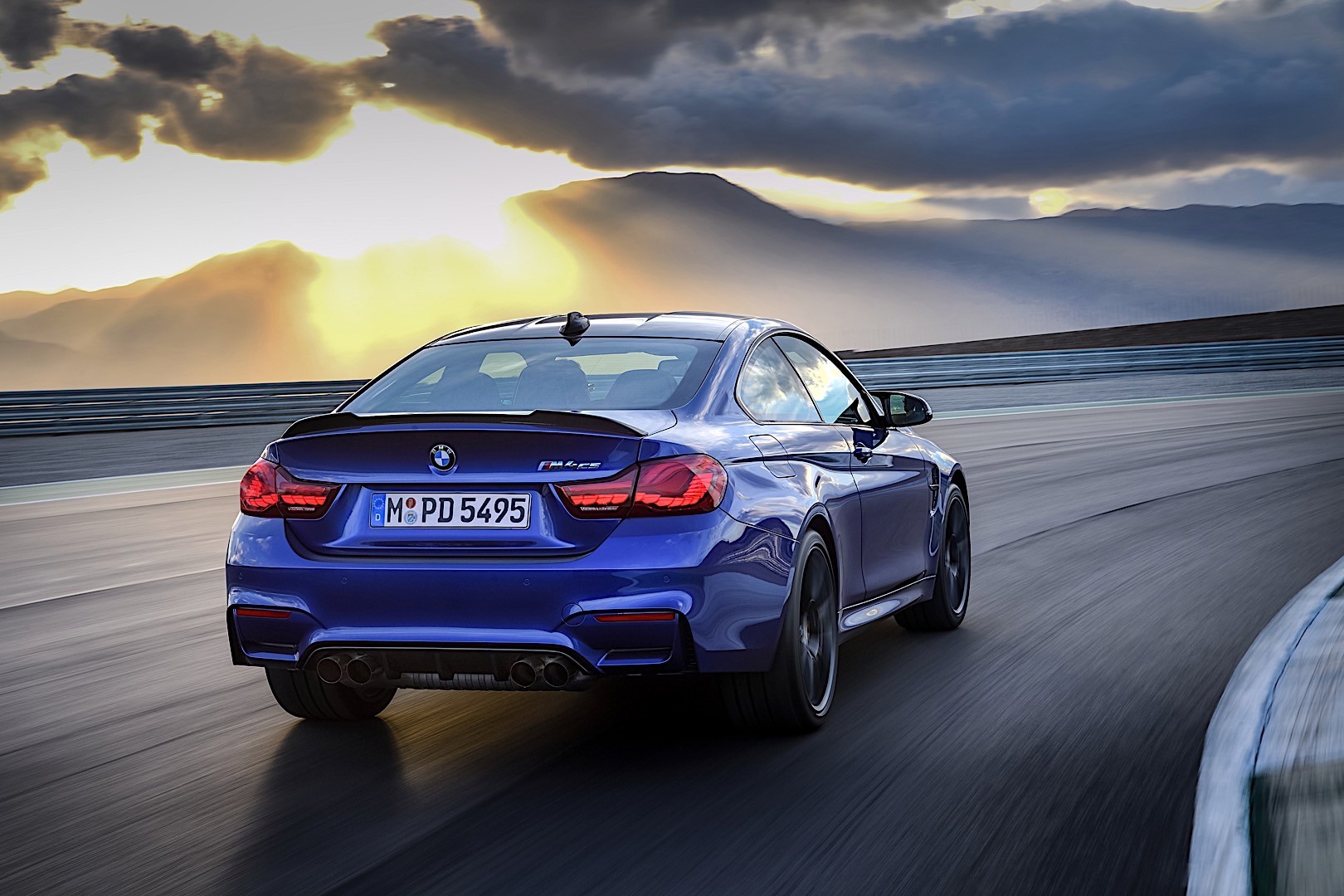 Bmw M4 Cs photo 8