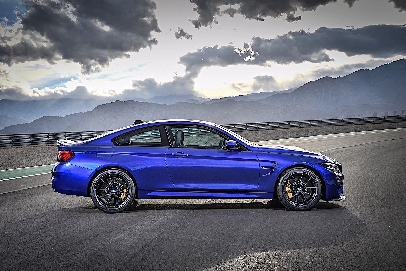 Bmw M4 Cs photo 9