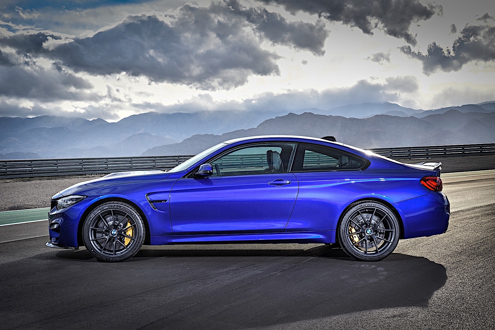 Bmw M4 Cs photo 12