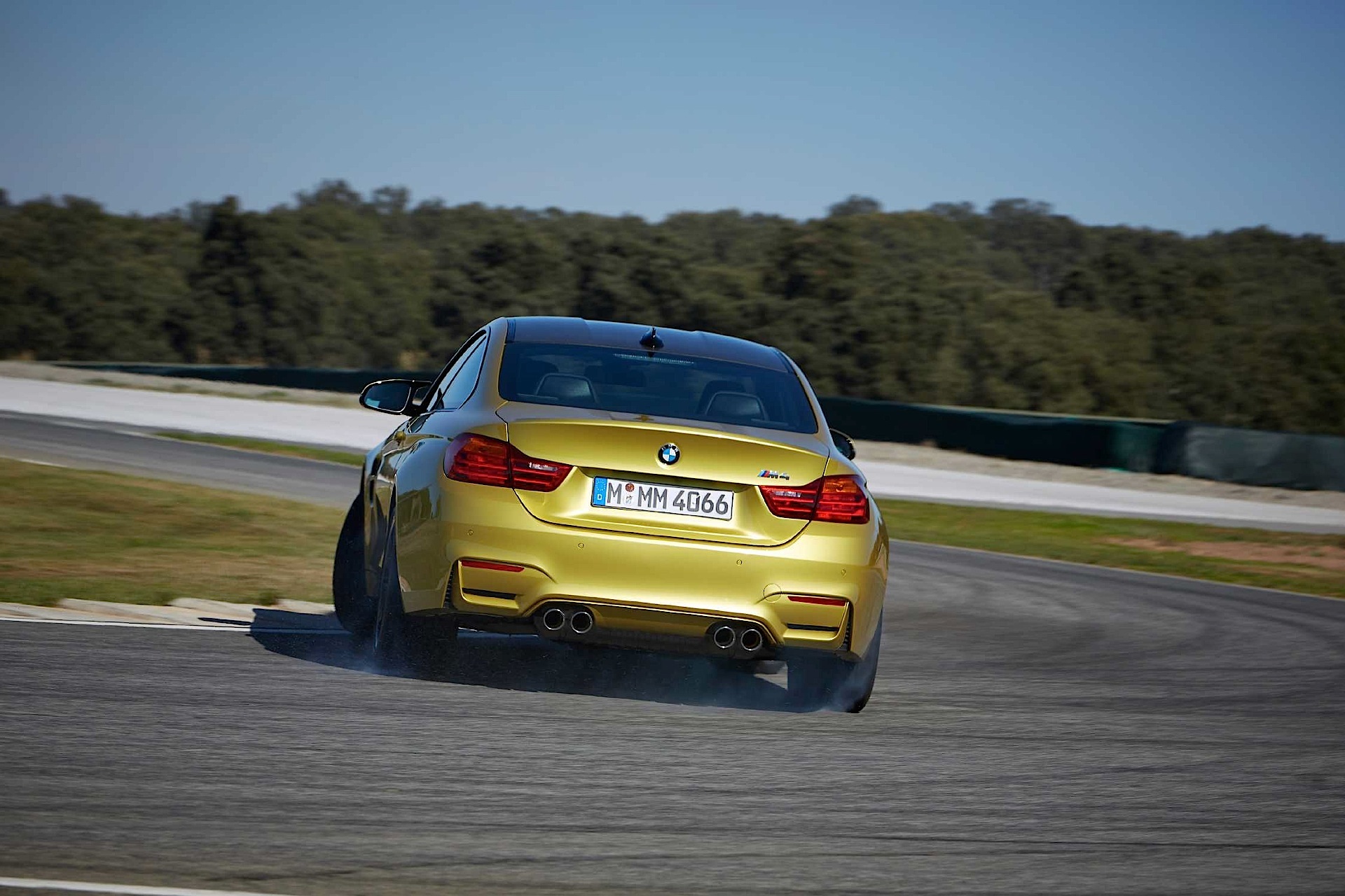 Bmw M4 photo 9