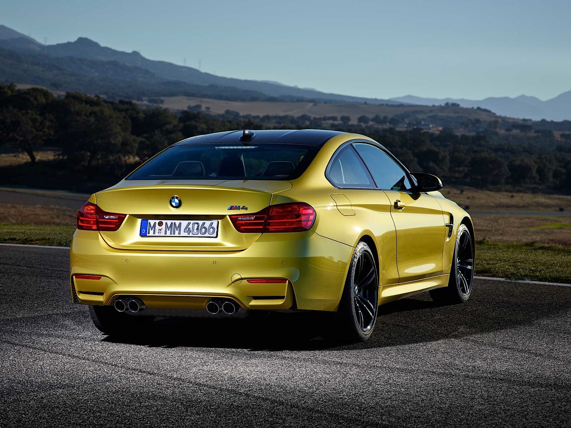 Bmw M4 photo 16