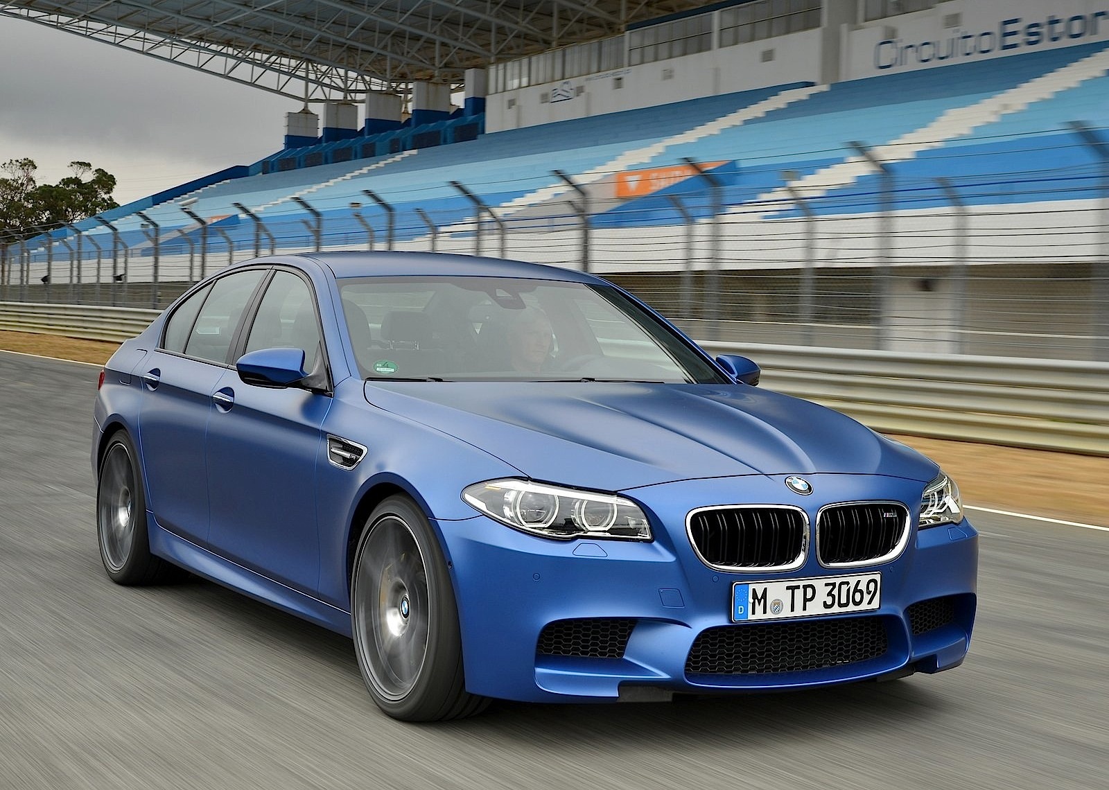 Bmw M5 photo 2