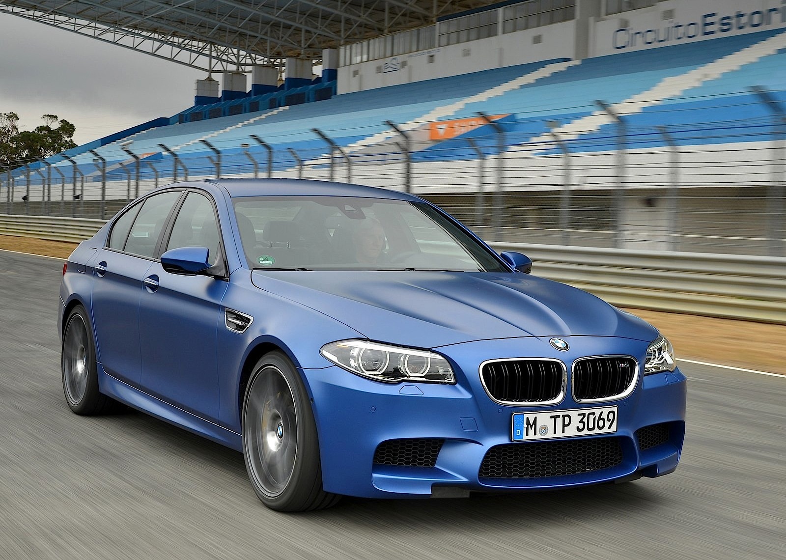 Bmw M5 photo 4