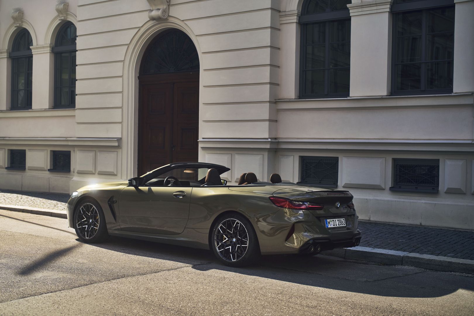 Bmw M8 Convertible photo 11