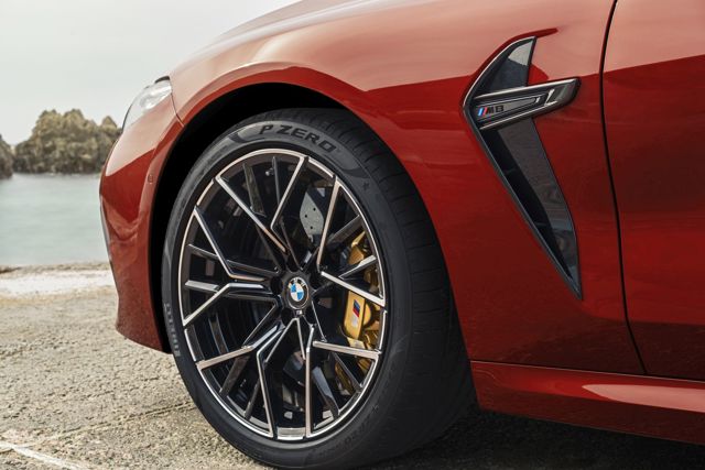 Bmw M8 Convertible foto 24