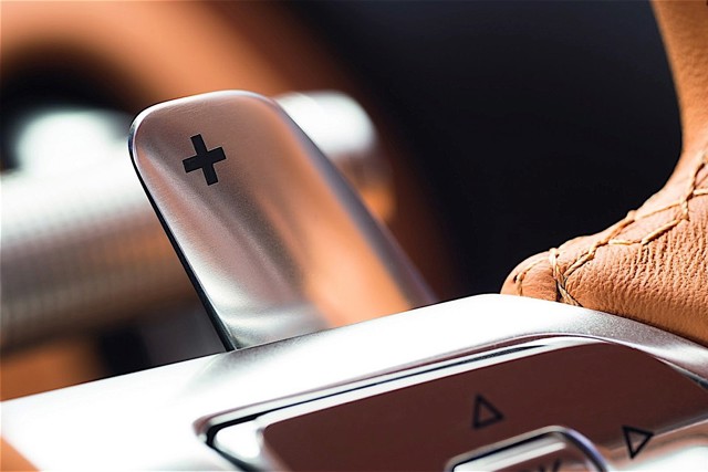 Bugatti Chiron photo 57