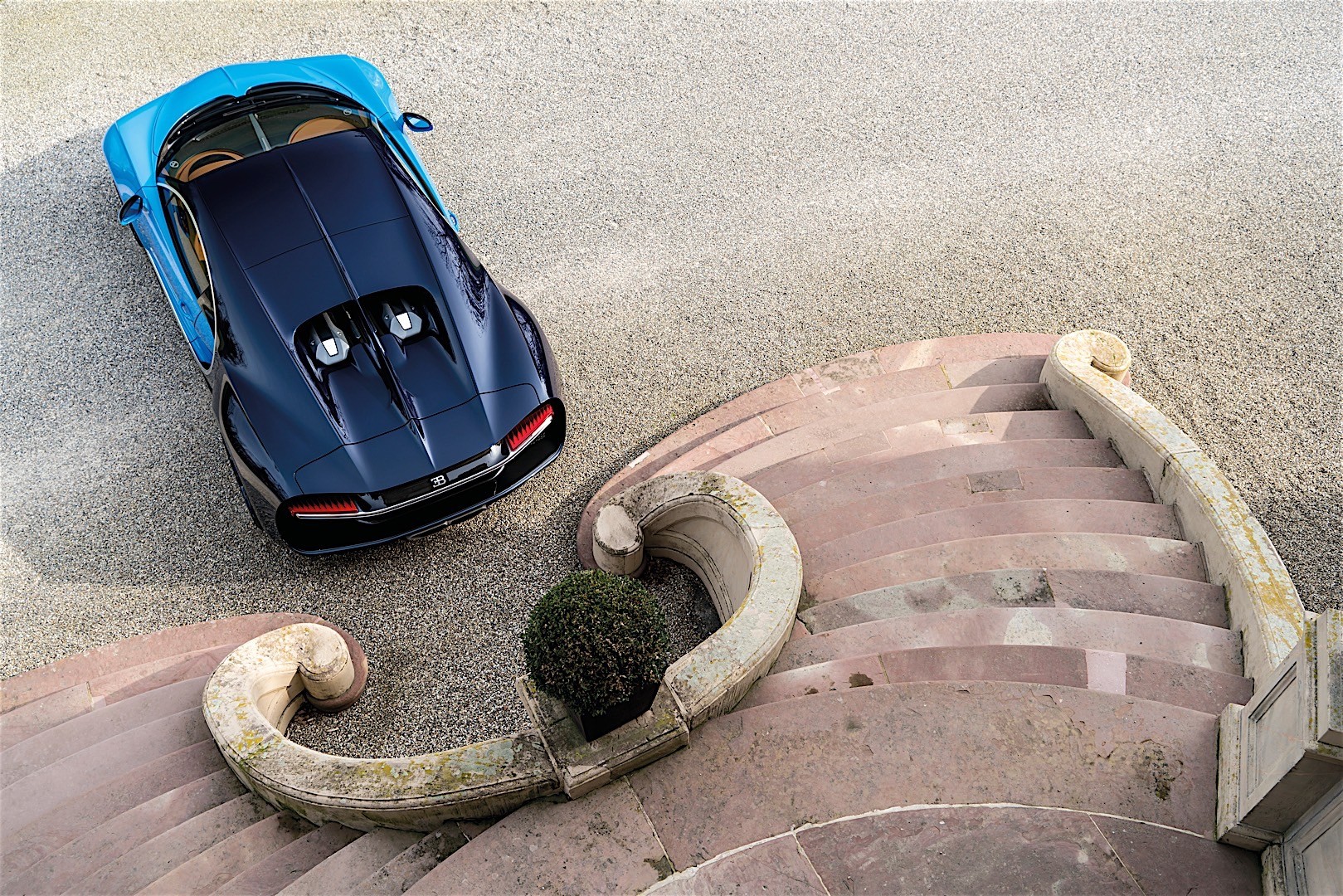 Bugatti Chiron photo 3