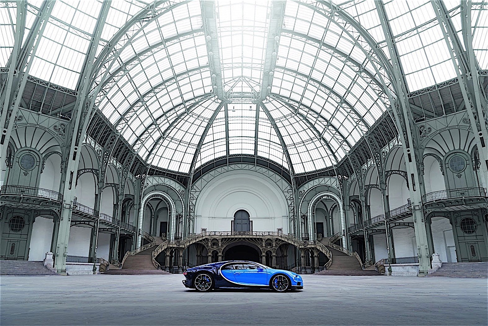 Bugatti Chiron photo 8