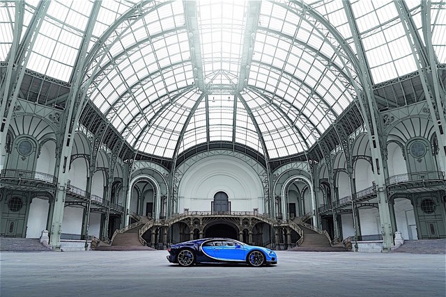Bugatti Chiron photo 8