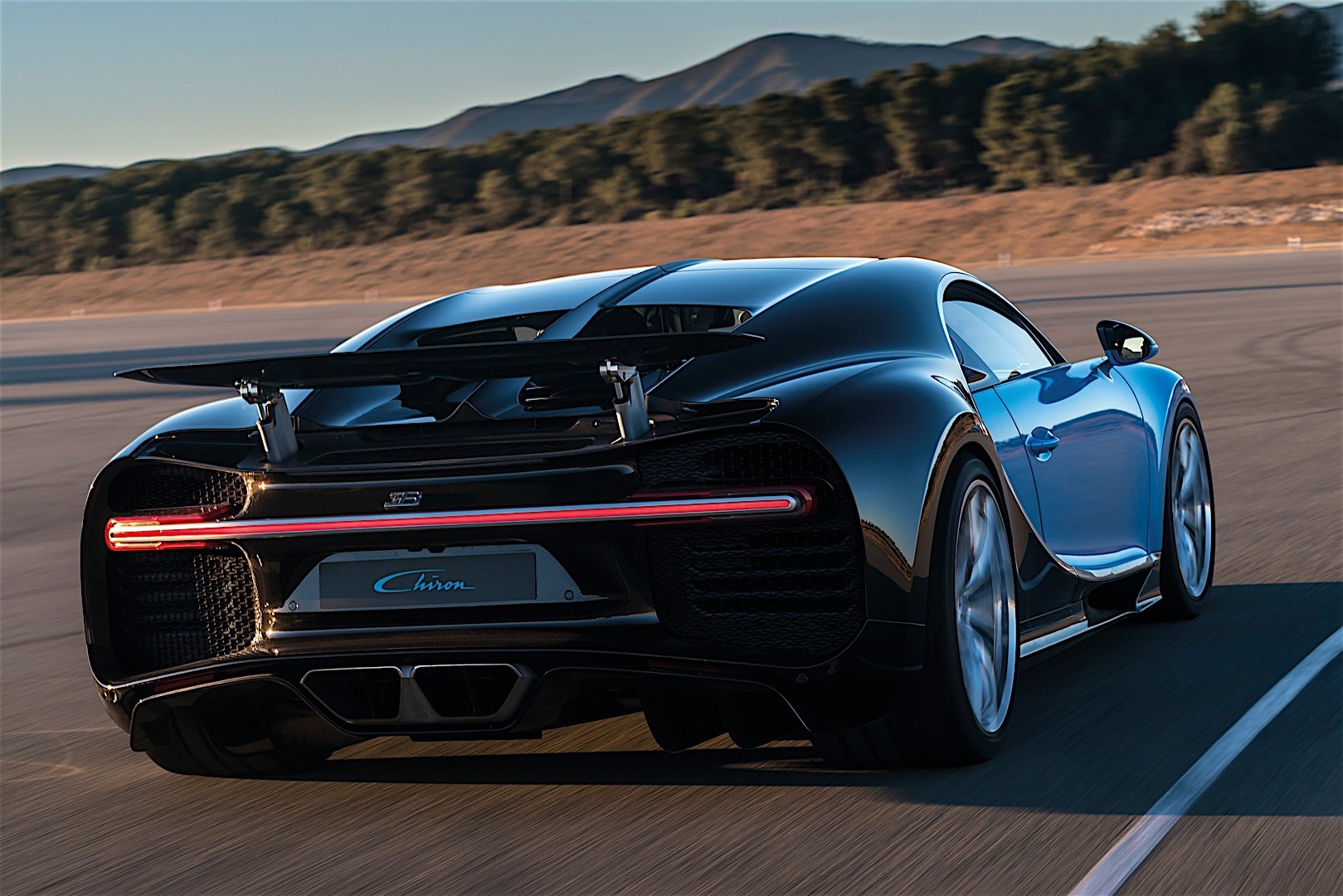 Bugatti Chiron photo 10